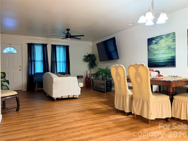 368 E Mills Ave, Mooresville, NC 28115