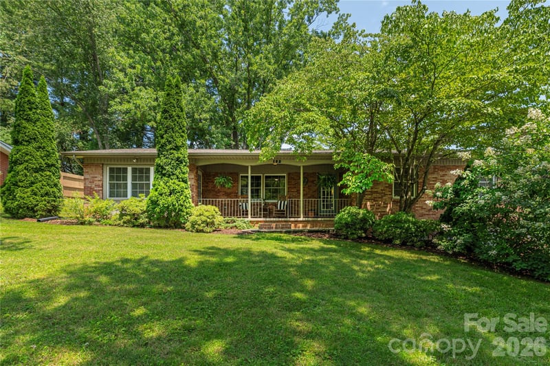 102 Azalea Dr, Waynesville, NC 28786