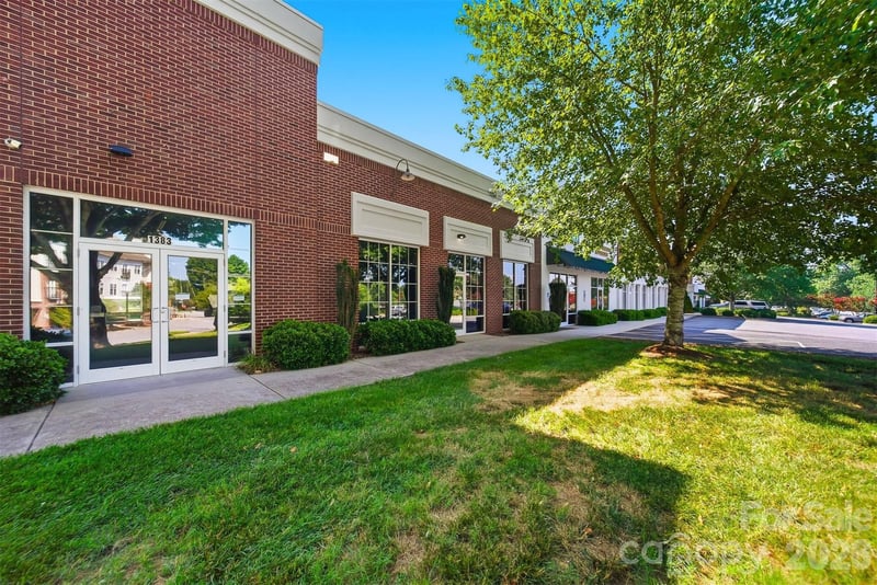 1381 N Center St, Hickory, NC 28601