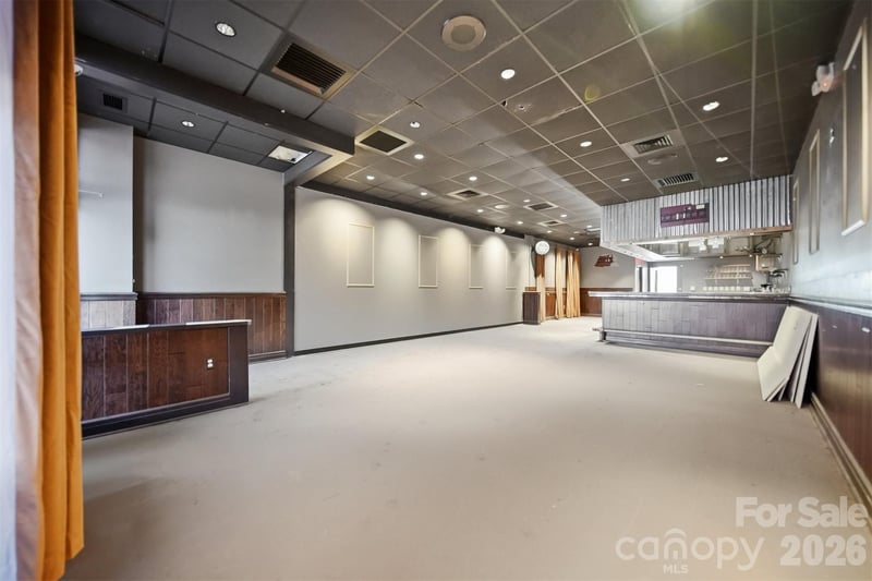 1381 N Center St, Hickory, NC 28601
