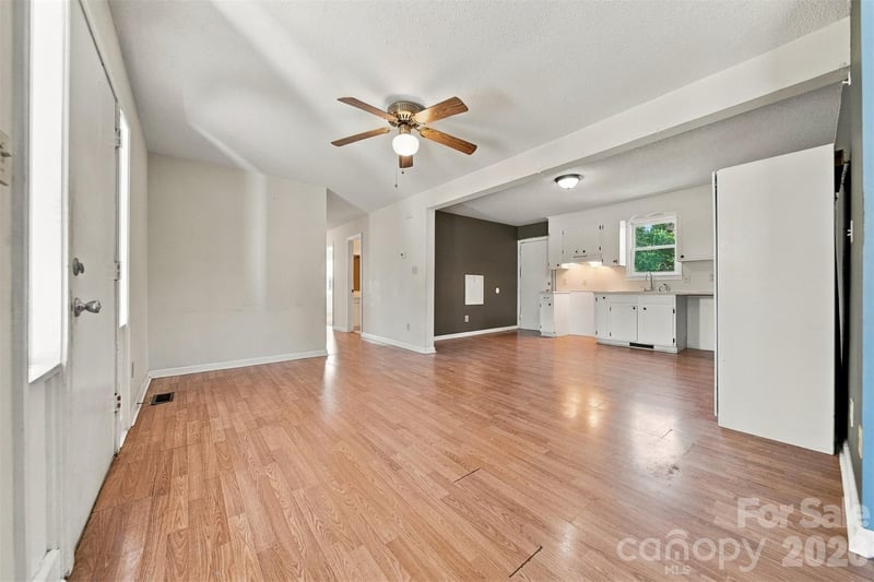 425 Heritage Farm Rd, Hickory, NC 28601