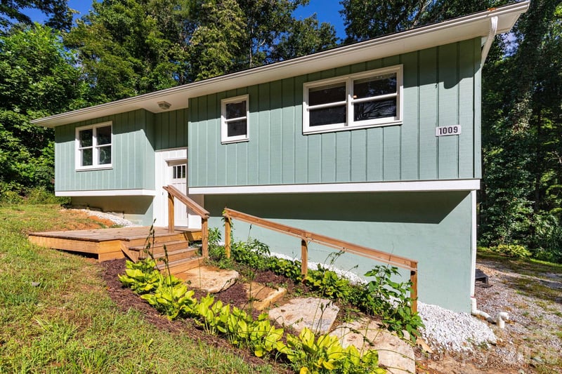 1009 Sharon Ridge Rd, Fairview, NC 28730