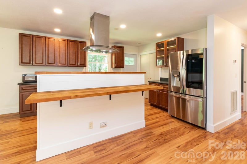 1009 Sharon Ridge Rd, Fairview, NC 28730