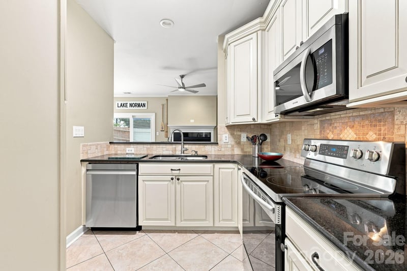 8124 Village Harbor Dr, Cornelius, NC 28031