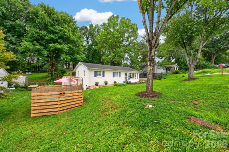 1063 14th Ave NW, Hickory, NC 28601