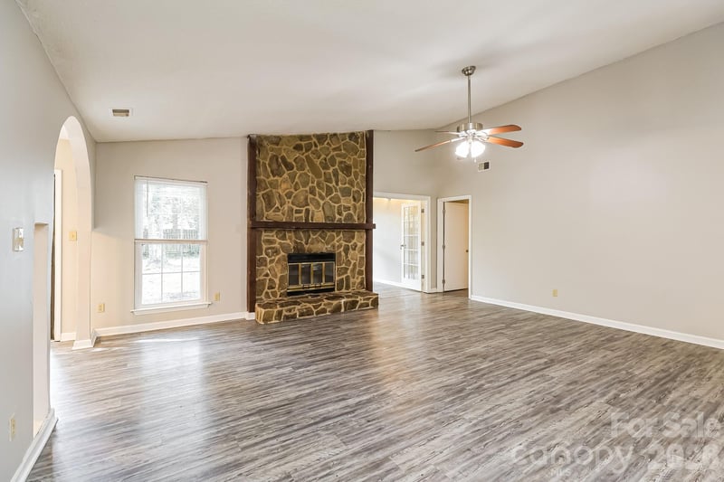 6701 Woodthrush Dr, Charlotte, NC 28227