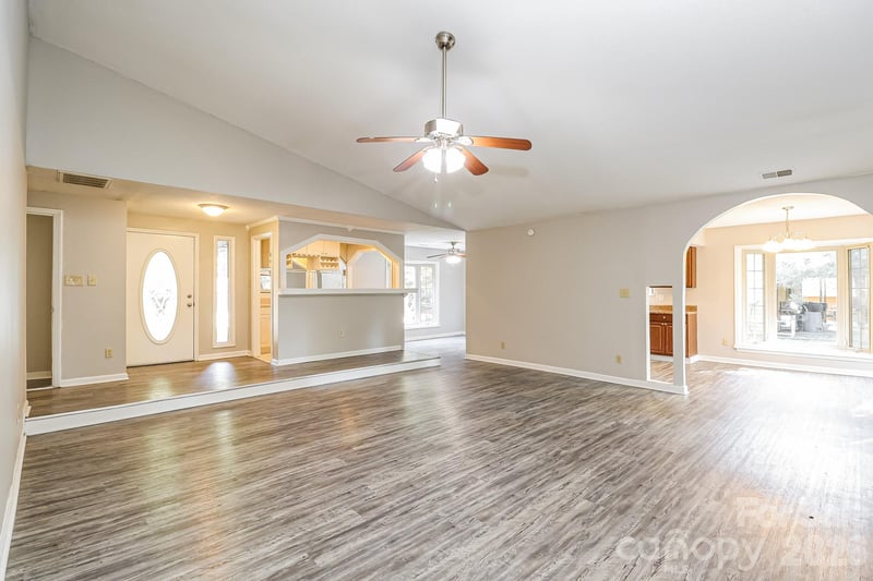 6701 Woodthrush Dr, Charlotte, NC 28227