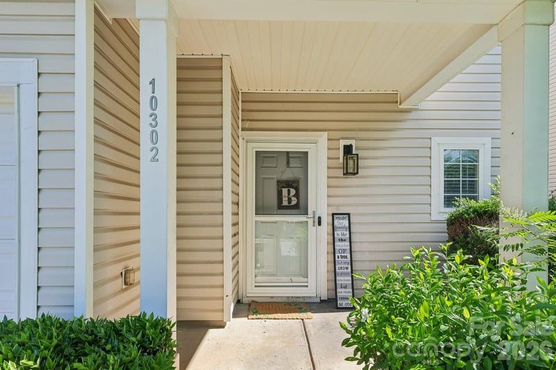 10302 Hugue Way, Charlotte, NC 28214