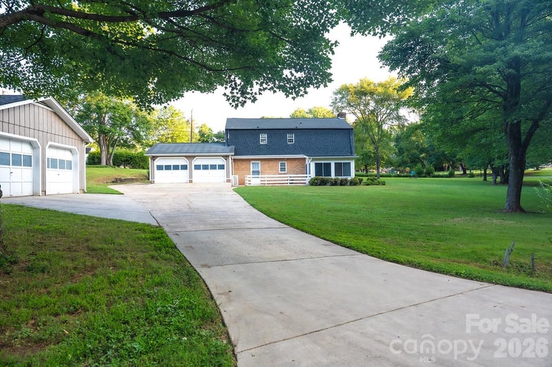 3401 Tracelake Dr, Matthews, NC 28105