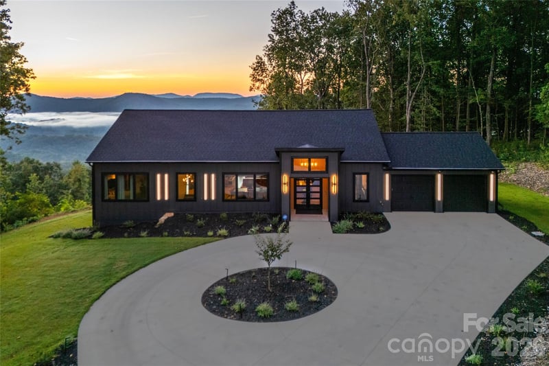 538 Pinnacle Mountain Preserve Rd, Zirconia, NC 28790