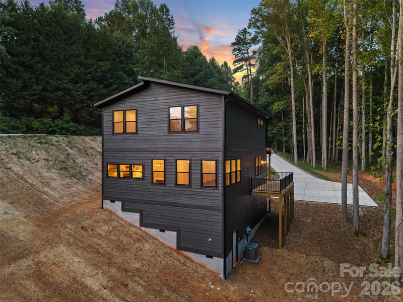 129 Quiet Woods Dr, Leicester, NC 28748