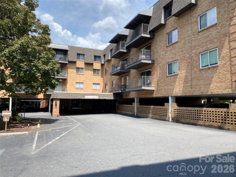 1323 Queens Rd #208, Charlotte, NC 28207