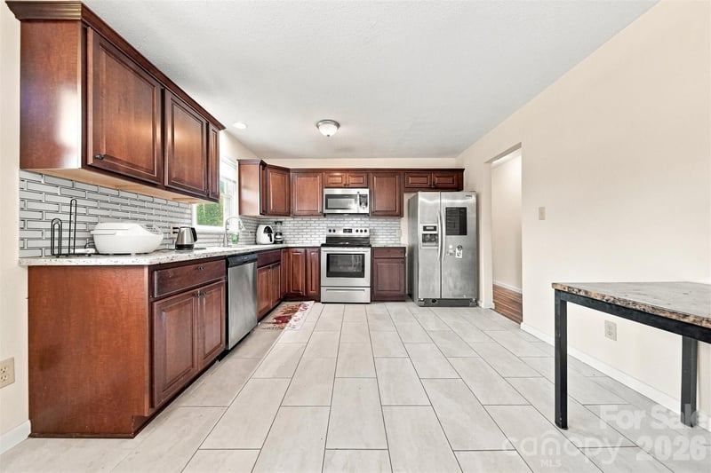 2103 2nd Ave NW, Hickory, NC 28601