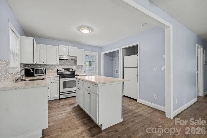 802 Stowe Dr, Lowell, NC 28098