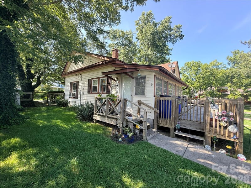 110 E Price St, Hendersonville, NC 28739