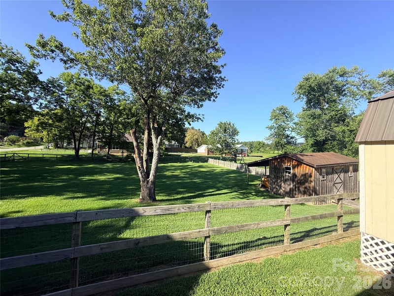 110 E Price St, Hendersonville, NC 28739