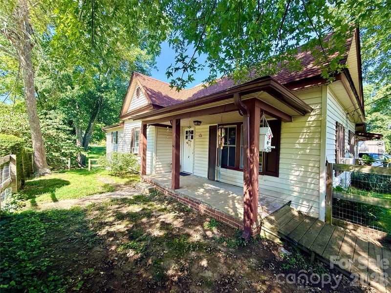 110 E Price St, Hendersonville, NC 28739