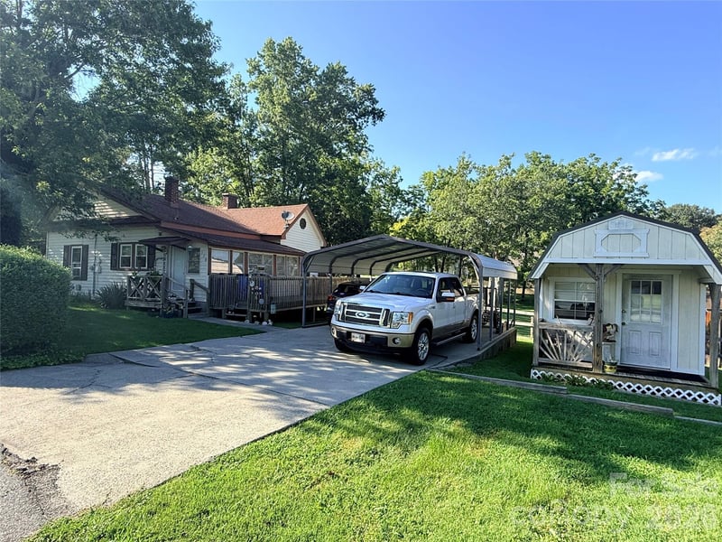 110 E Price St, Hendersonville, NC 28739