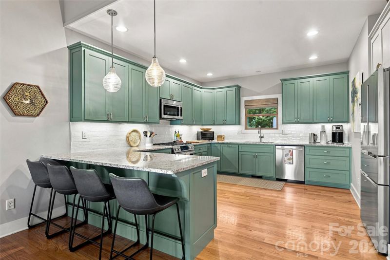 600 Tanglewood Ln, Saluda, NC 28773