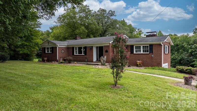 2210 19th Ave SE, Hickory, NC 28602