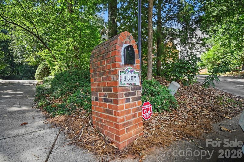 8805 Crosstimbers Dr, Charlotte, NC 28215