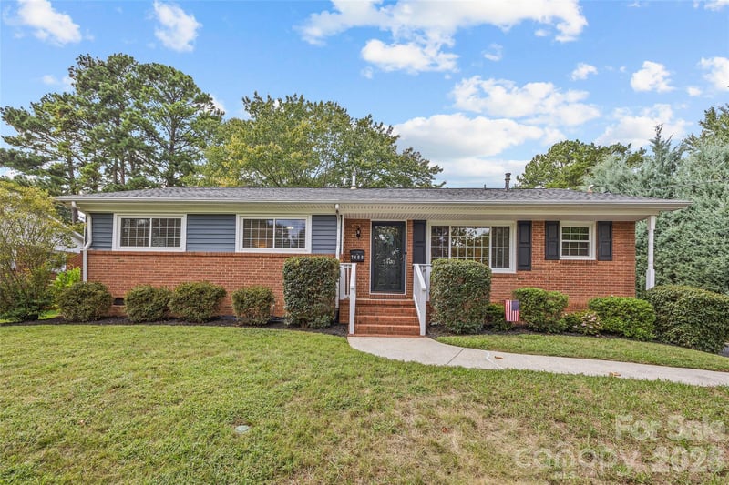 7400 Thorncliff Dr, Charlotte, NC 28210