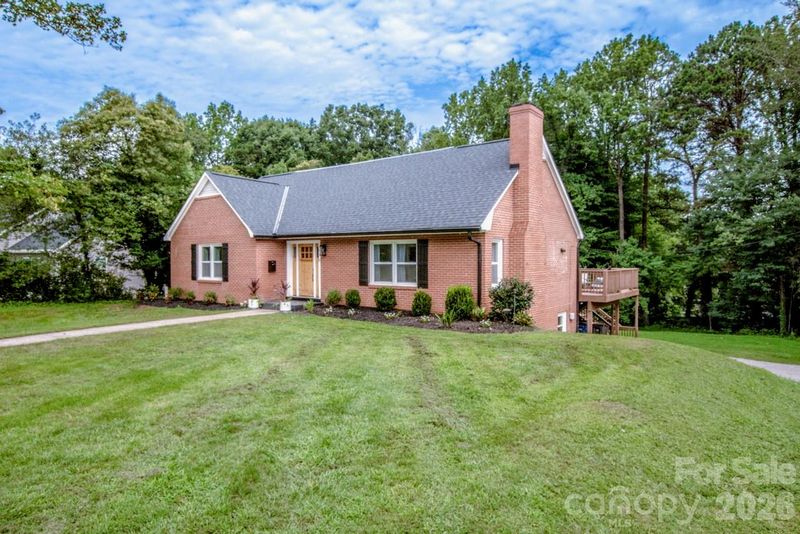 476 Summit Ave, Statesville, NC 28677