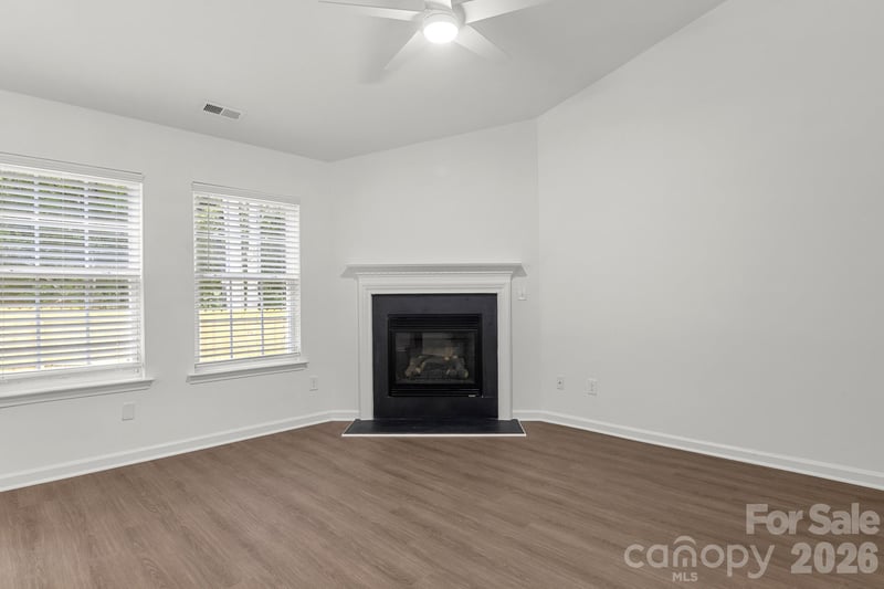 1940 Waters Trail Dr, Charlotte, NC 28216