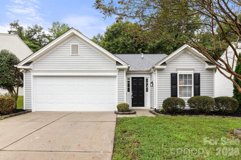 1940 Waters Trail Dr, Charlotte, NC 28216