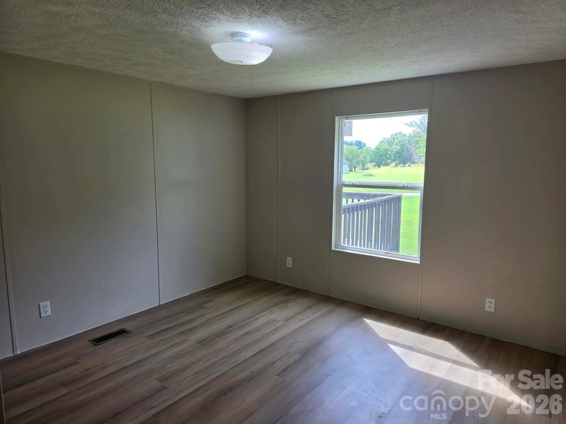37 Mossy Brook Trl, Hendersonville, NC 28792