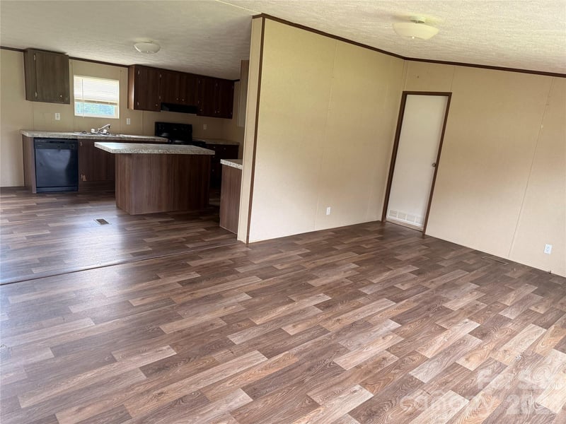 37 Mossy Brook Trl, Hendersonville, NC 28792