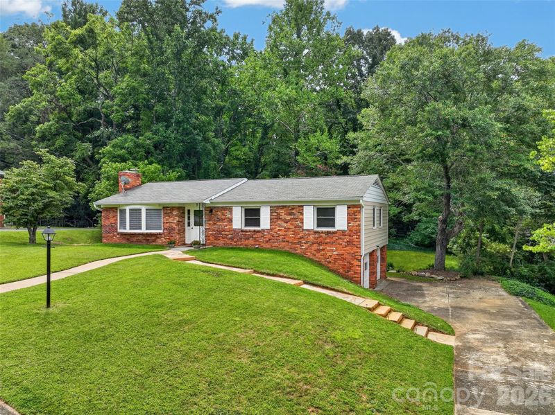 7 Mountainbrook Rd, Asheville, NC 28805