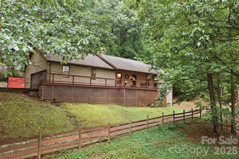 1424 Big Cove Rd, Waynesville, NC 28786