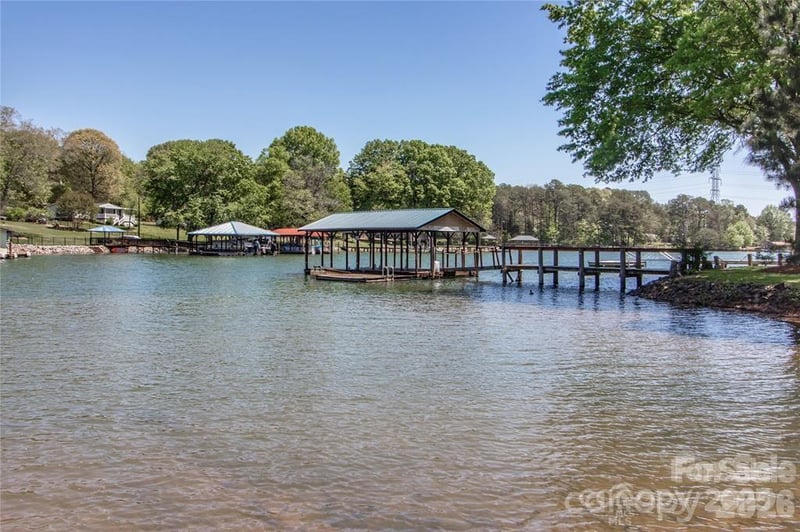 4279 Candlewood Dr, Sherrills Ford, NC 28673