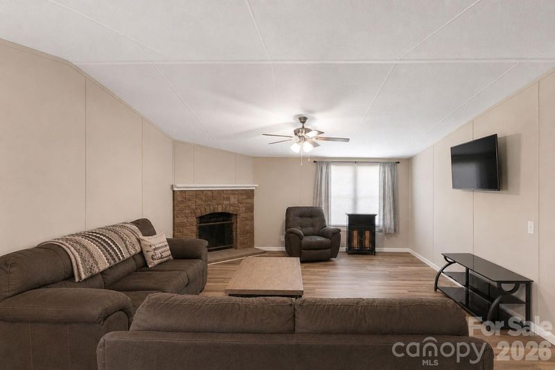 1633 N Brook 3 School Rd, Vale, NC 28168