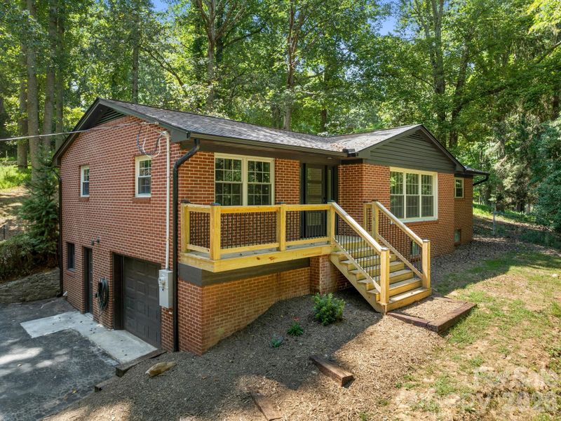 340 School Rd, Asheville, NC 28806