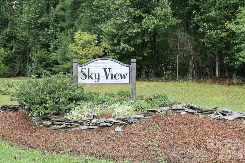 75 Crosswick Ln, Hendersonville, NC 28739