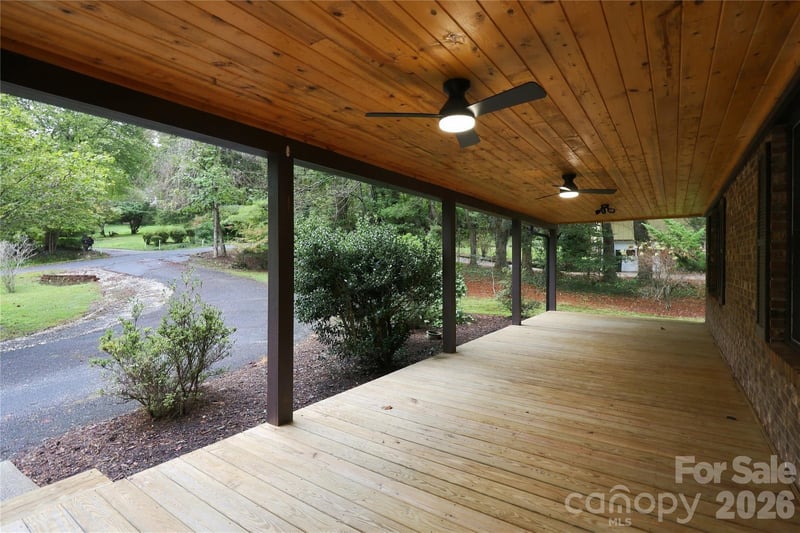 75 Crosswick Ln, Hendersonville, NC 28739