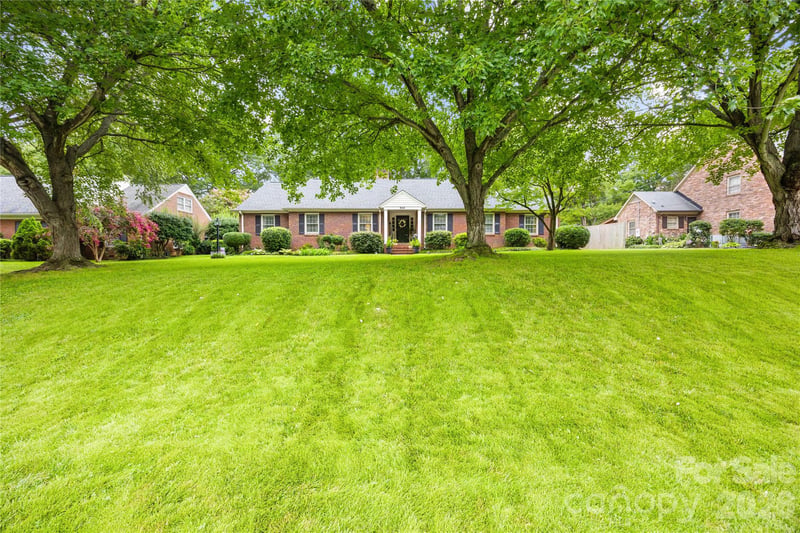 944 Churchill Dr, Gastonia, NC 28054