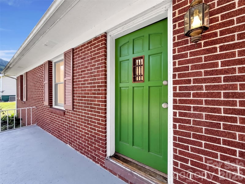 29 Colony Ln, Waynesville, NC 28786