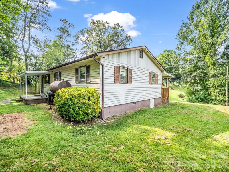 375 Bee Tree Rd, Swannanoa, NC 28778