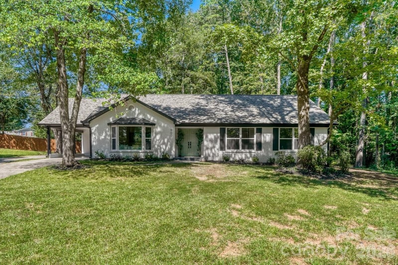 900 Burtonwood Cir, Charlotte, NC 28212