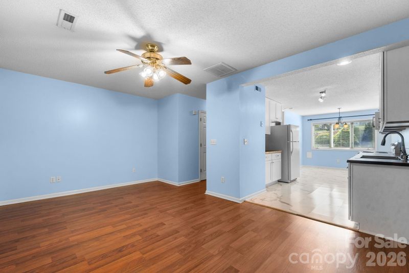3245 White Oak Ct, Claremont, NC 28610