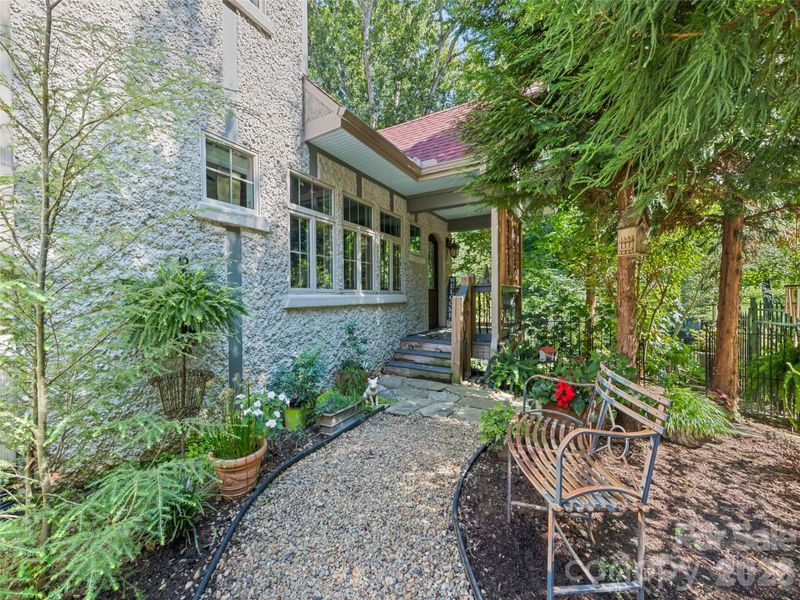 379 Holston Village Rd, Waynesville, NC 28786