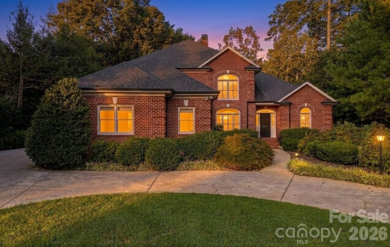1515 8th St NW, Hickory, NC 28601