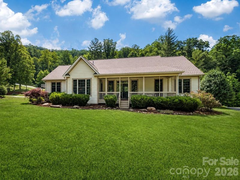 122 Twin Courts Dr, Weaverville, NC 28787
