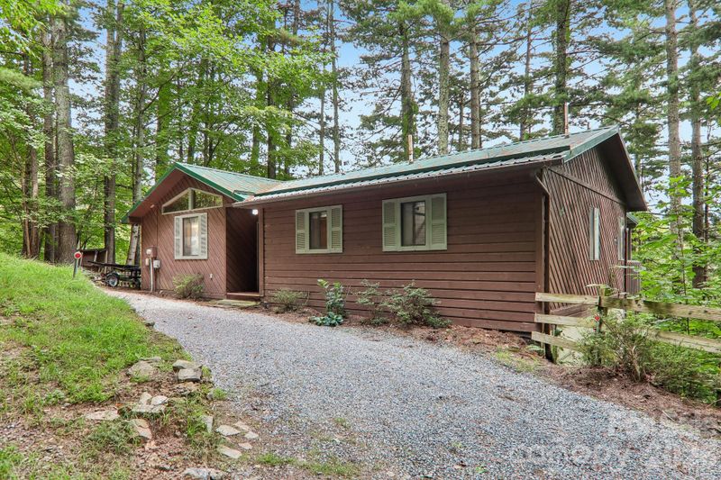 21 Wild Bird Ln, Maggie Valley, NC 28751