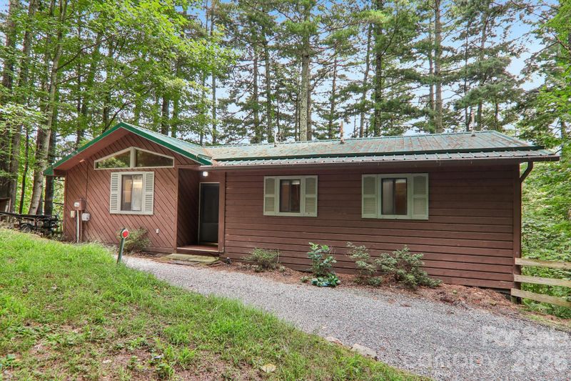 21 Wild Bird Ln, Maggie Valley, NC 28751