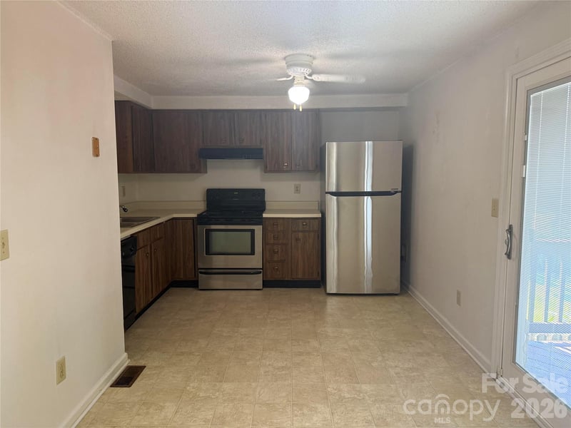 9762 Old Gate Dr, Matthews, NC 28105