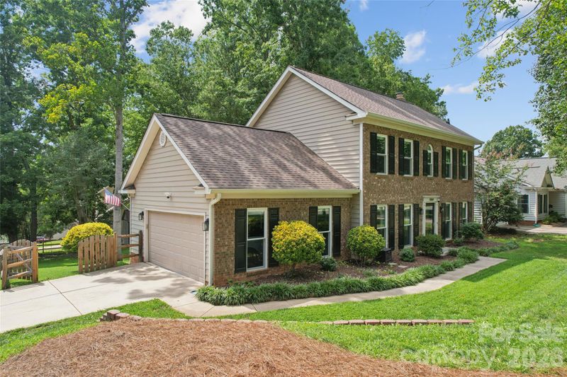 12501 Diamond Dr, Pineville, NC 28134